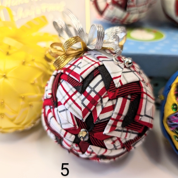 Hand crafted Ornaments keepsakes balls pleated - Picture 8 of 11